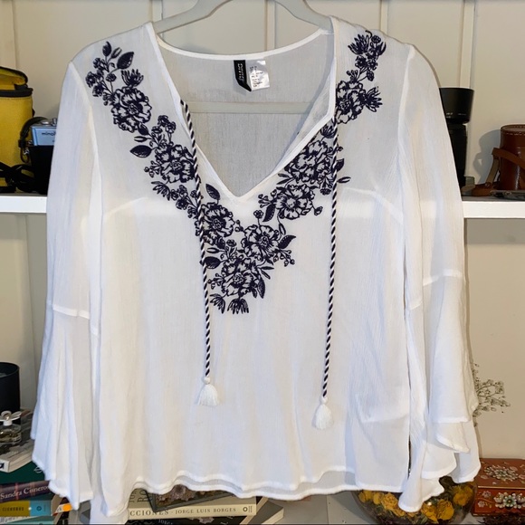 White blouse with blue detailing and flare arms - Picture 3 of 4